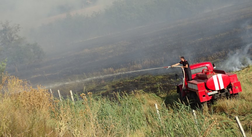 Пожарът между Калугерово и Лесичово пламна отново