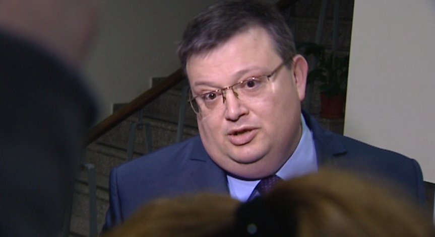 Цацаров отрече да има политически натиск по случая със Сидеров във Варна