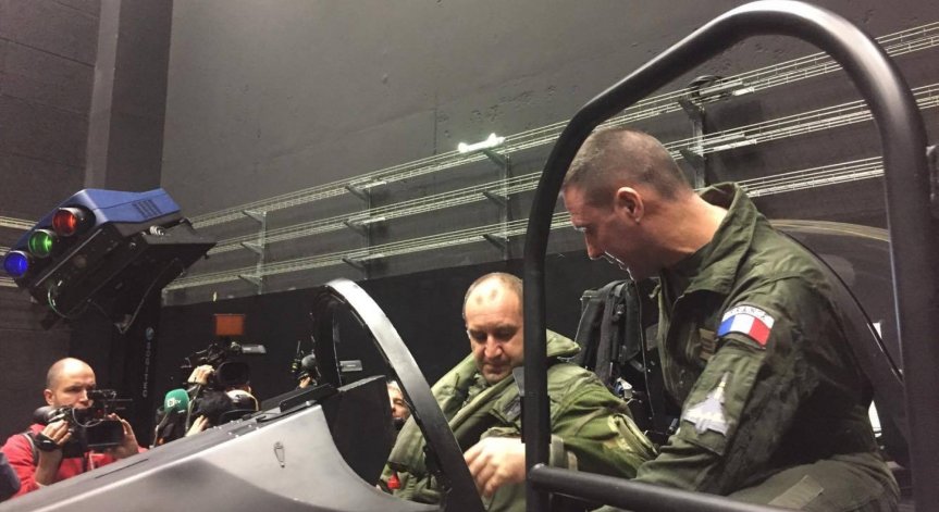 Президентът се качи на тренажора, после излита с 