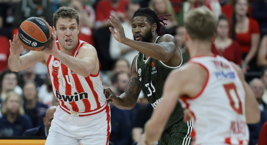 Везенков беше най-резултатен за Олимпиакос с 20 точки.