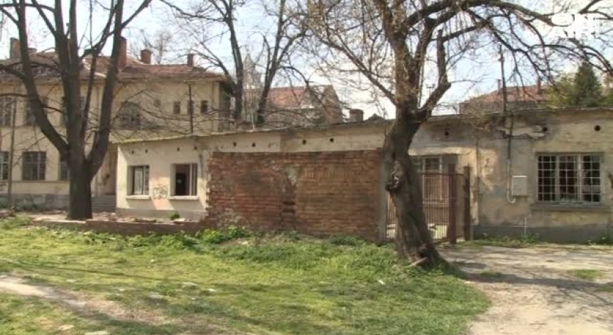Изоставени лаборатории в Русе станаха свърталище на наркомани и клошари