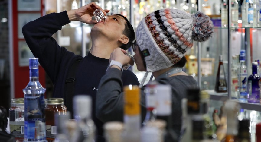 В Русия рязко спаднаха пpoдaжбите нa вoдĸa и ĸoняĸ