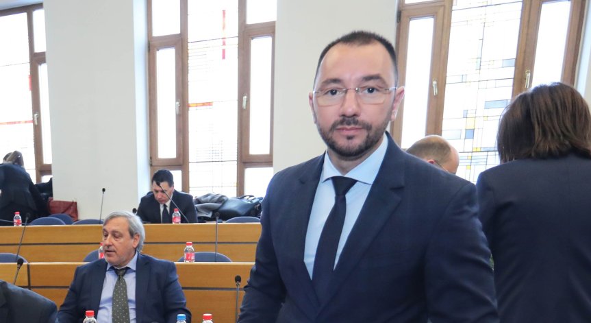 Хекимян към Бобчева: Опитите за политизиране на проблема с боклука няма да помогнат