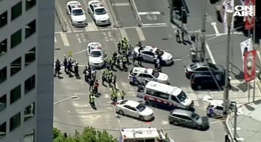 Автомобил се вряза в пешеходци в Мелбърн