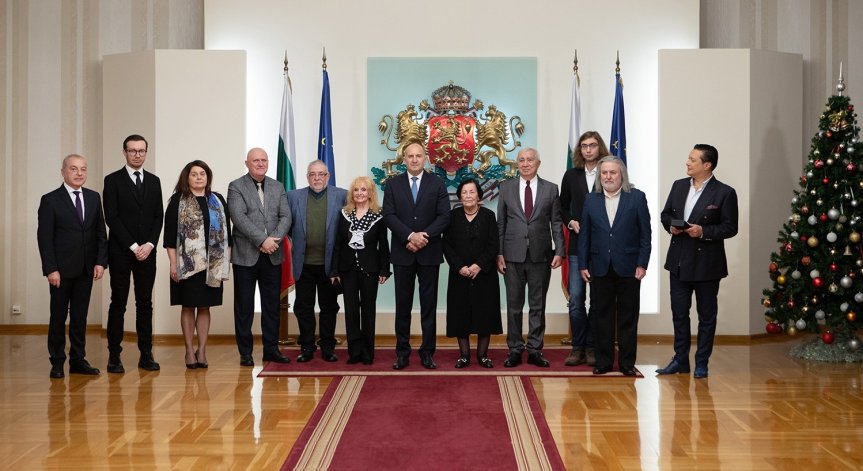 Отличията са израз на дълбокото уважение на обществото ни, каза Радев.