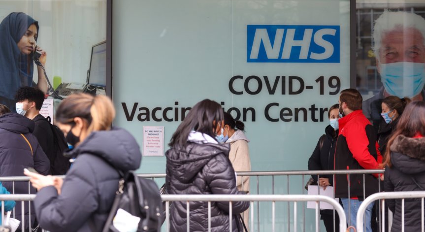 Без четвърта доза във Великобритания: Бустерът продължава да осигурява защита