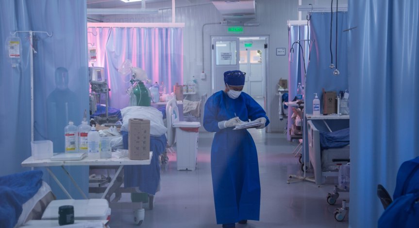 Професор: Неваксинираните трябва да бъдат изолирани от обществото