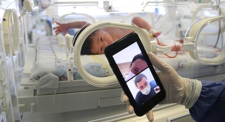 Майка и баща с Ковид-19 видяха новороденото си през видеовръзка, жената е била интубирана