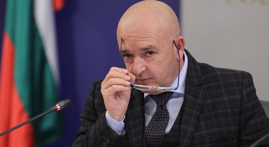 Ген. Мутафчийски: Нищо не е свършило, може да посрещнем седмицата с пълни болници
