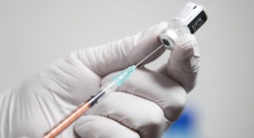 След седмица става ясно как продължава ваксинацията с AstraZeneca у нас (обновена)