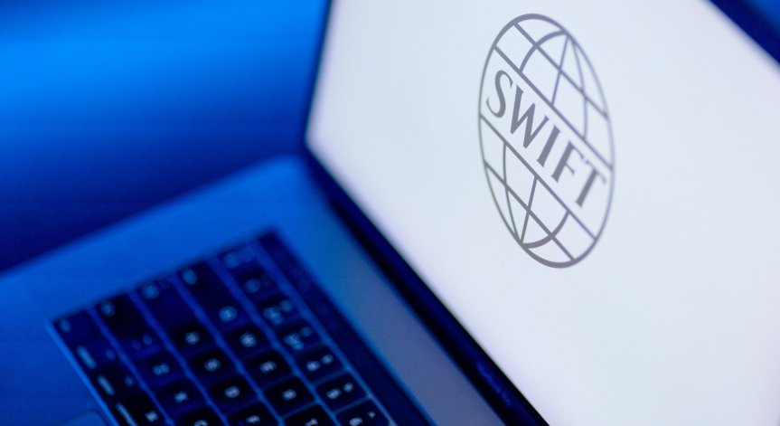 ЕС изключва още руски банки от SWIFT