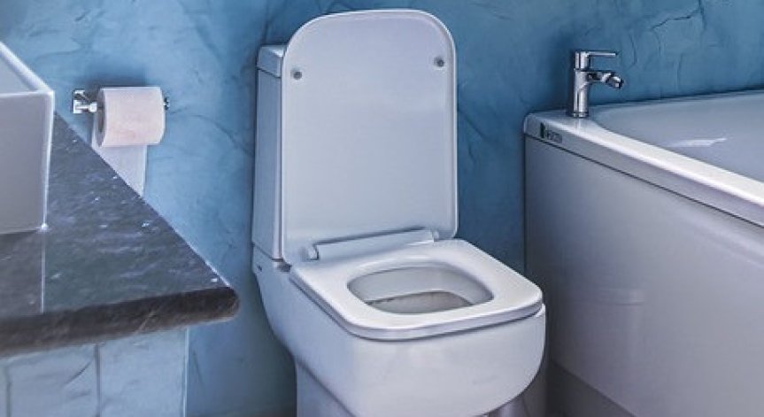 Не изхвърляйте мокрите кърпички в тоалетната