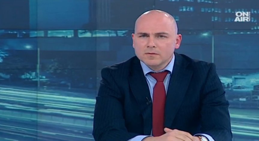 България не трябва да повтаря грешките на Македония, съветва политолог