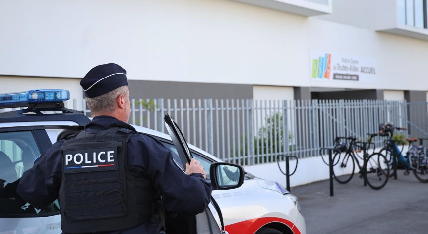 Има и други скорошни нападения с ножове в училища. 