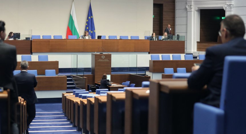 Парламентът отложи гласуването на промените в КСО