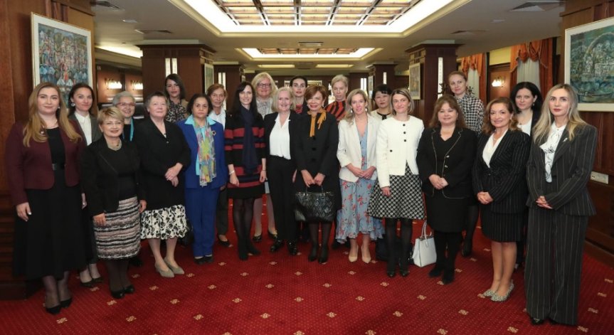 Мария Габриел: Има нужда от повече жени във външната политика