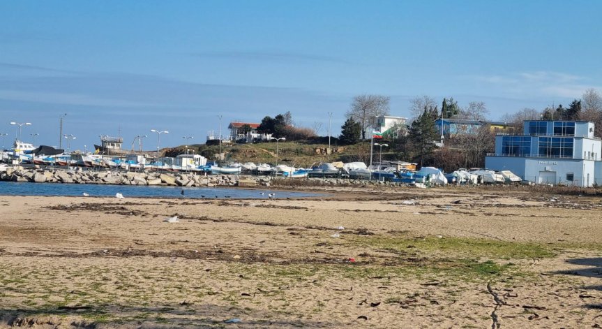 Багер навлезе в залива Вромос, търсят извършителя