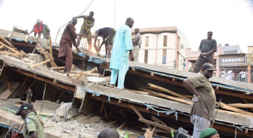Седем души загинаха при срутване на сграда в Нигерия 