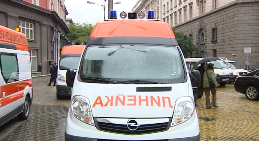 Спешната помощ с по-високи заплати от 1 юни
