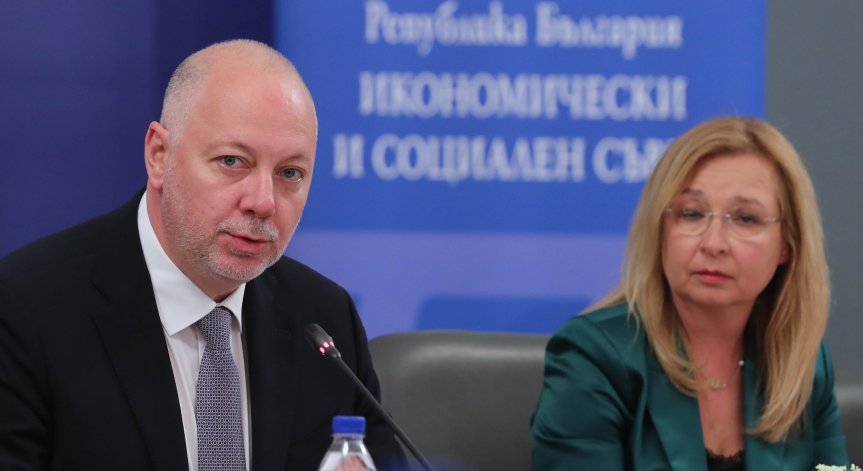 Положителните оценки от ЕЦБ и ЕК потвърждават нашия напредък, написа Желязков.