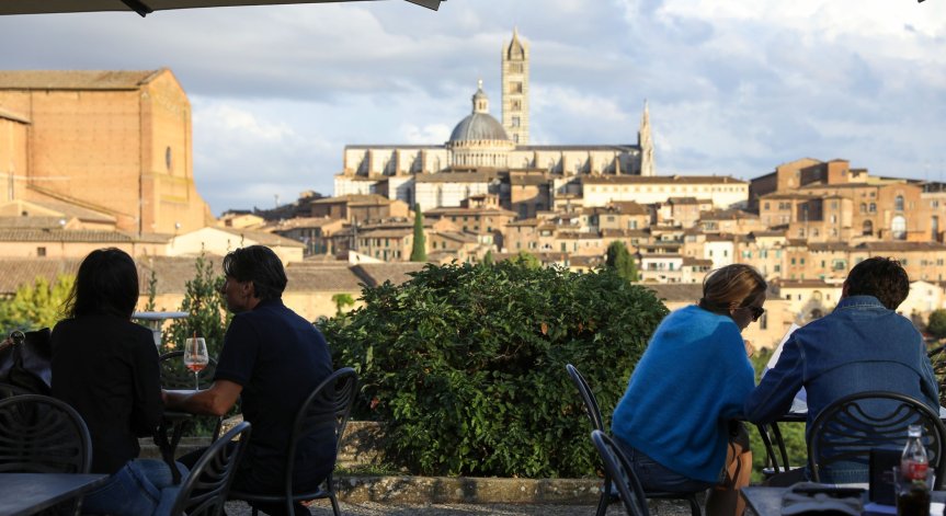 Италия променя някои ограничения, 