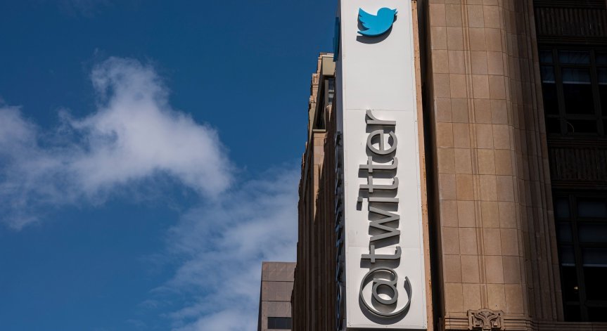 Мъск: Twitter остава безплатен само за обикновените потребители