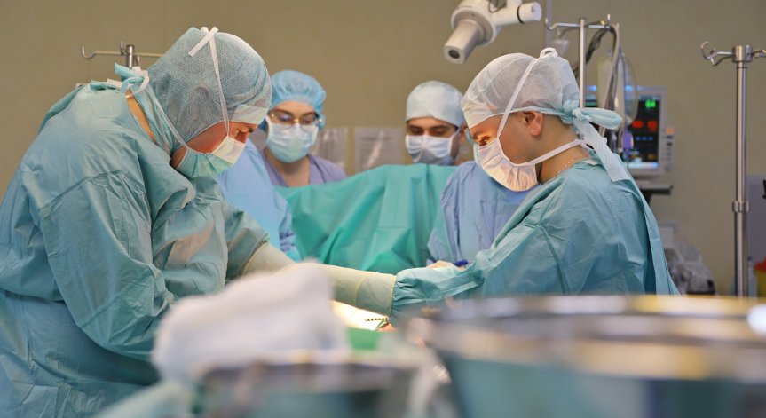 Операцията е продължила около 6 часа.