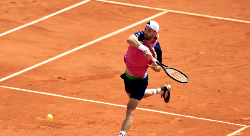 Гришо победи с 4:6,6:3, 6:1.