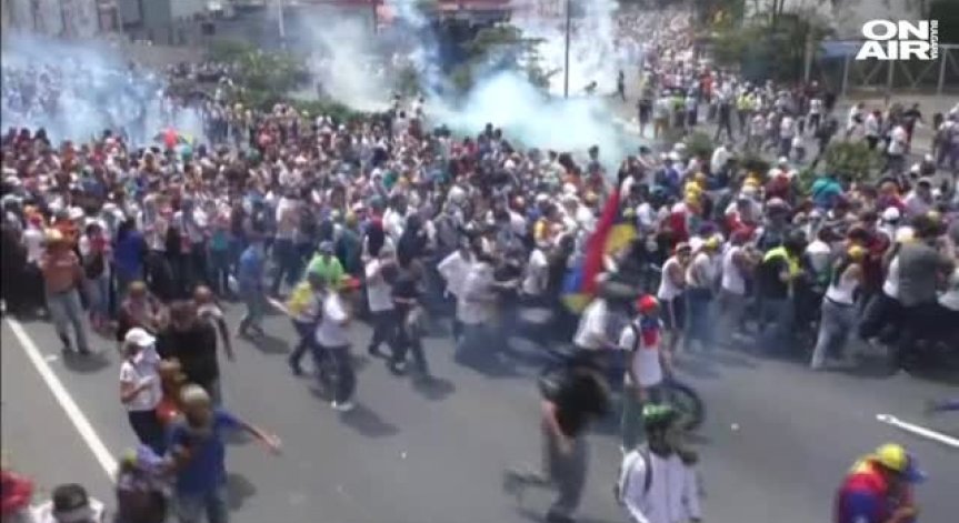 Напрежението във Венецуела ескалира, трима загинаха