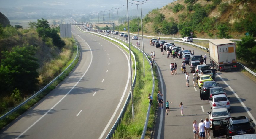 Трябват здрави нерви: 6 км е задръстването за влизане в Гърция през ГКПП 