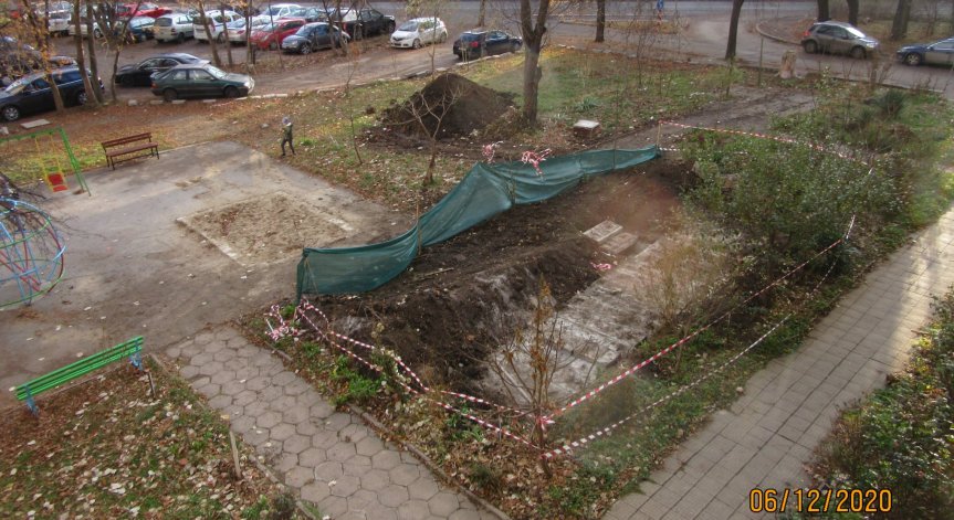 Състоянието на детска площадка в София след изкопни дейности