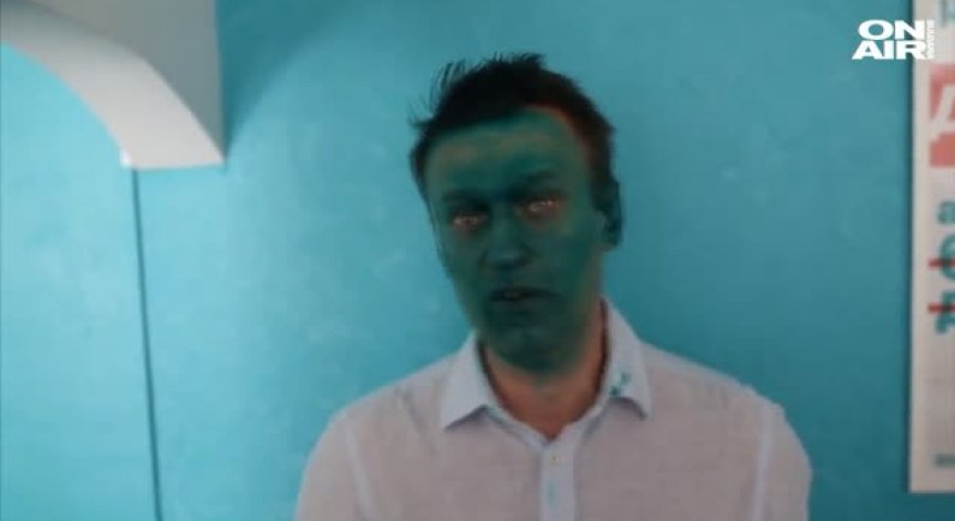 Неизвестни заляха с боя опозиционера Алексей Навални