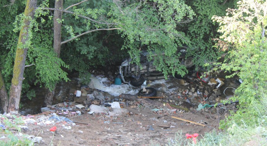 Автомобил падна в пропаст край Симитли, 40-годишен загина