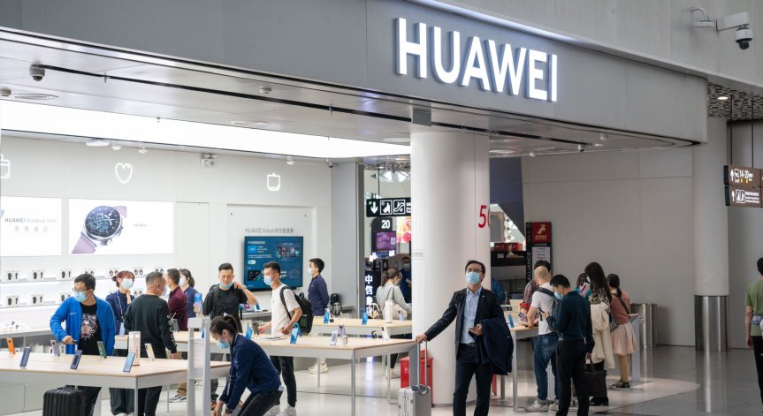 Китай с атака срещу САЩ заради 5G технологиите на Huawei