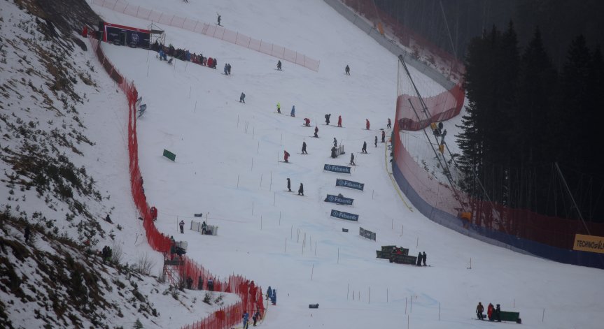 Слаломът за Световната купа по ски-алпийски дисциплини в Банско бе анулиран