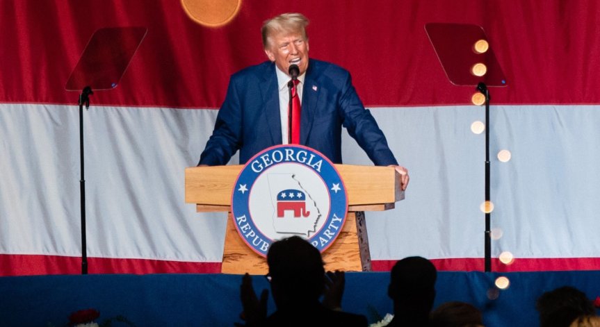 Тръмп: Преследват ме бандити и дегенерати, никога няма да си тръгна