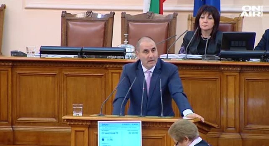 Скандал БСП - ГЕРБ и двучасов работен ден в парламента