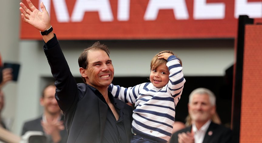 Микаел се е родил на 7 август.