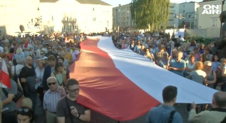 Хиляди поляци на протест срещу съдебната реформа