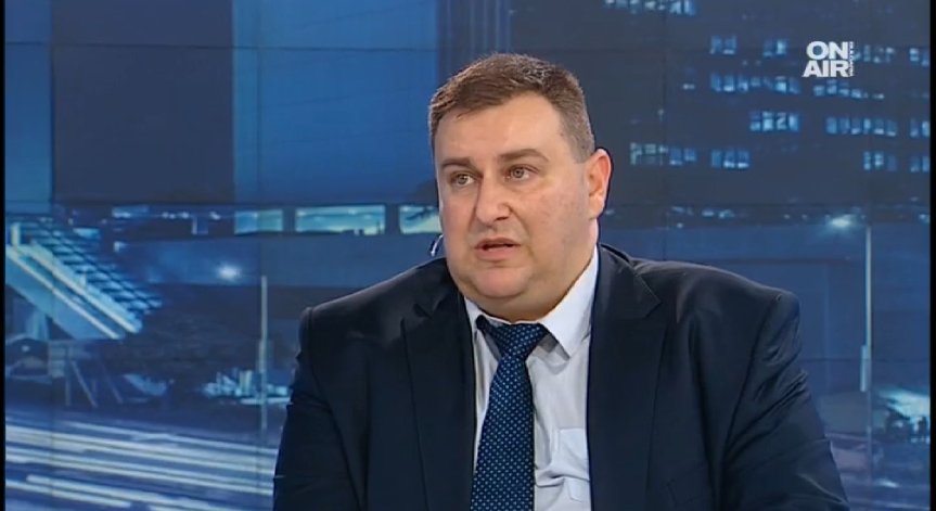 Корнелия Нинова е притеснена от успеха на 