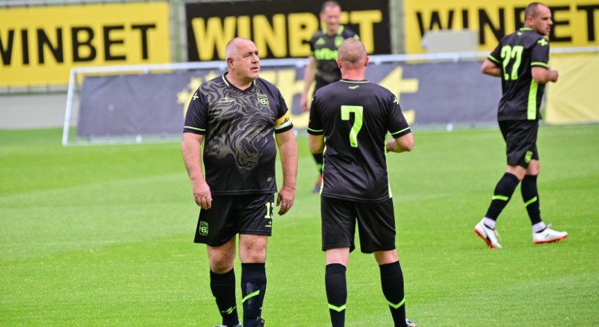 Шампион на терена: Борисов грабна титлата по футбол за ветерани