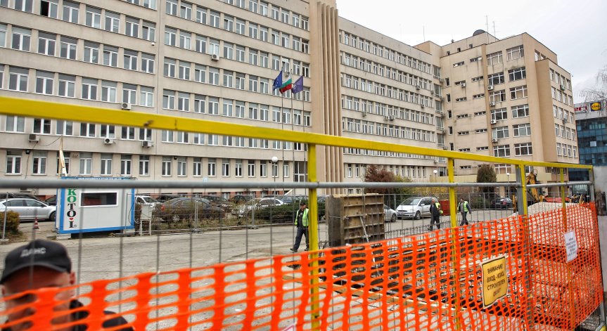 Разследват за шпионаж двама от ДАНС и служител в министерство