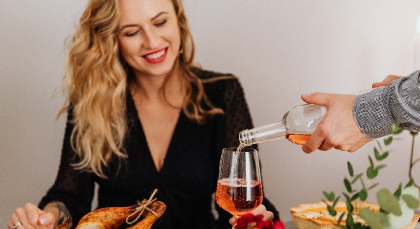 Не знаете какво да облечете през Коледните празници? Ние ще ви посъветваме!