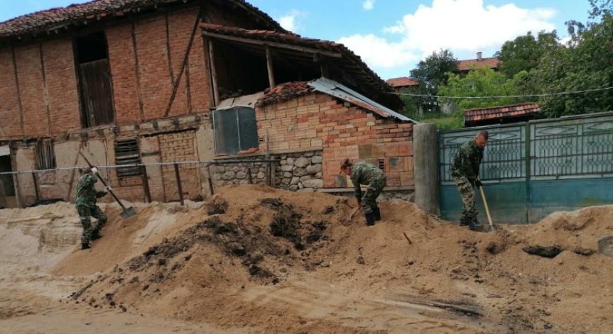Очаква се доставка на питейна вода в наводнените села и пускането на моста Войнягово