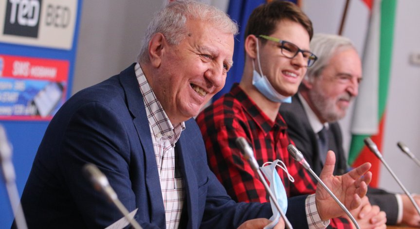 Томов напира за акциите на ЦСКА, звъни постоянно на Ганчев