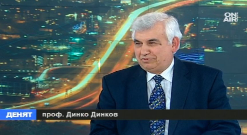 Репутацията на Камерън се срива под натиска на обществения бич