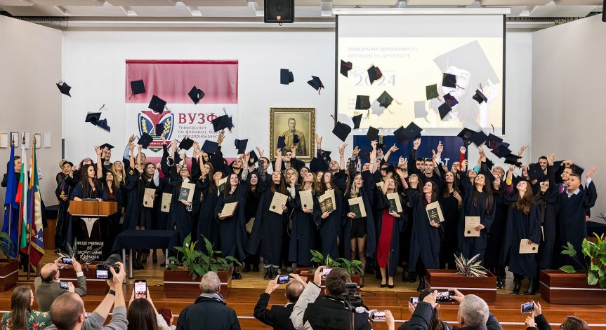 Задачата на университета е да даде на студентите посоката, в която да трупат знания.