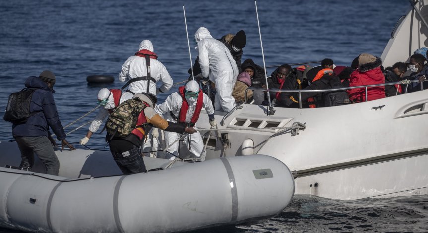 41 мигранти са загинали при потъване на лодката им край бреговете на Тунис