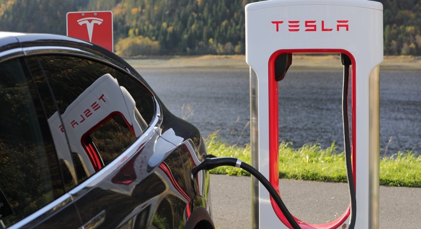 Автомобилите Tesla стават все по-достъпни, четири модела поевтиняват с до $10 хил.
