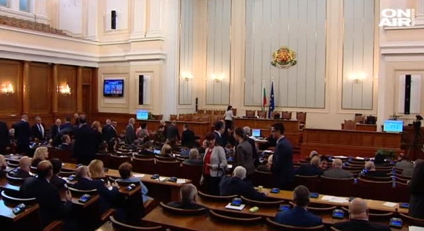 ГЕРБ ограничават машинното гласуване – депутатите в скандал